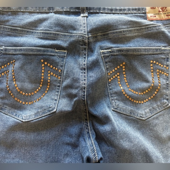 True Religion Blue Jeans with Tan Details - Picture 2 of 9